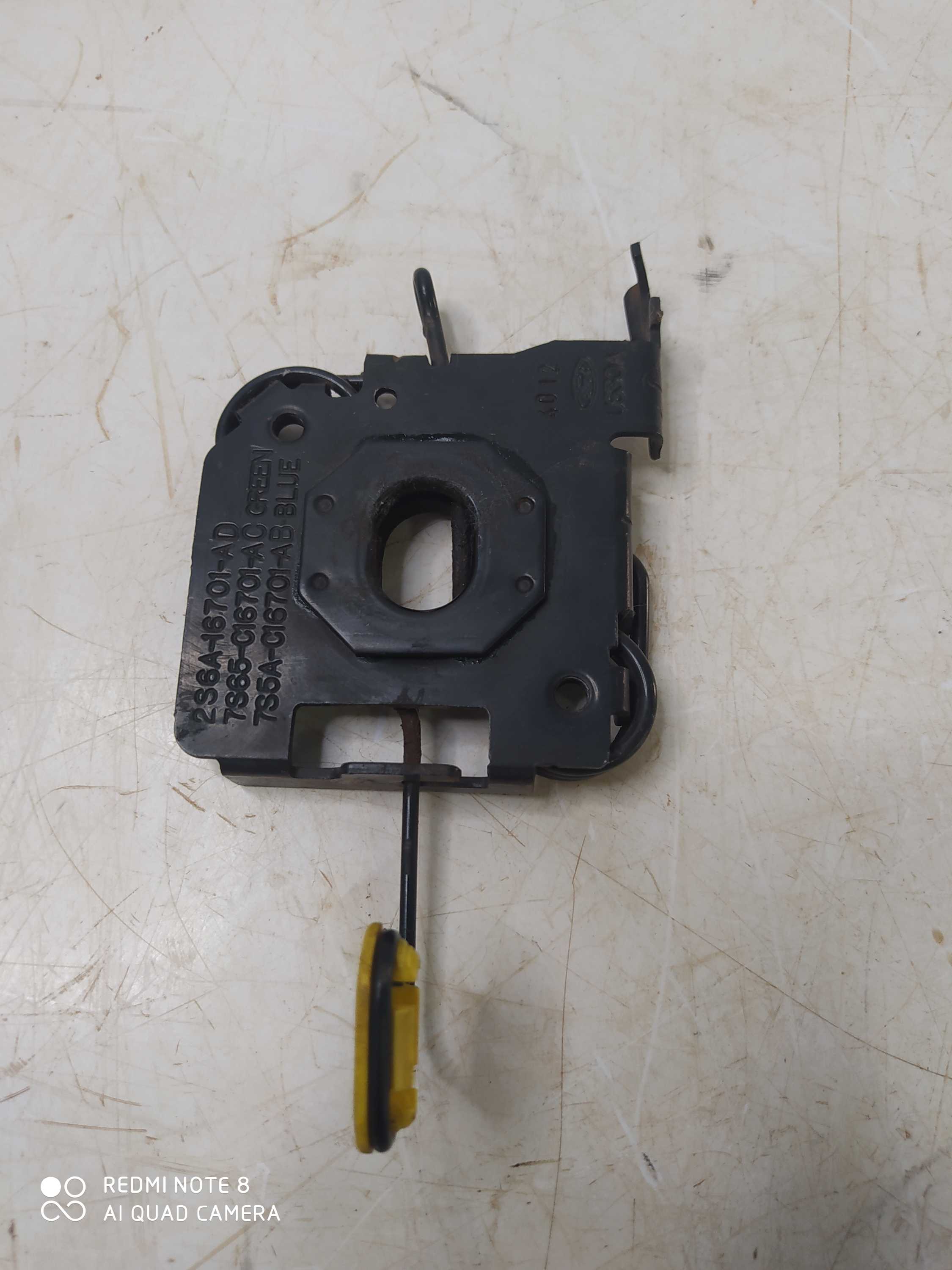 Fechadura Inferior Capô Ford Fiesta 2012 5