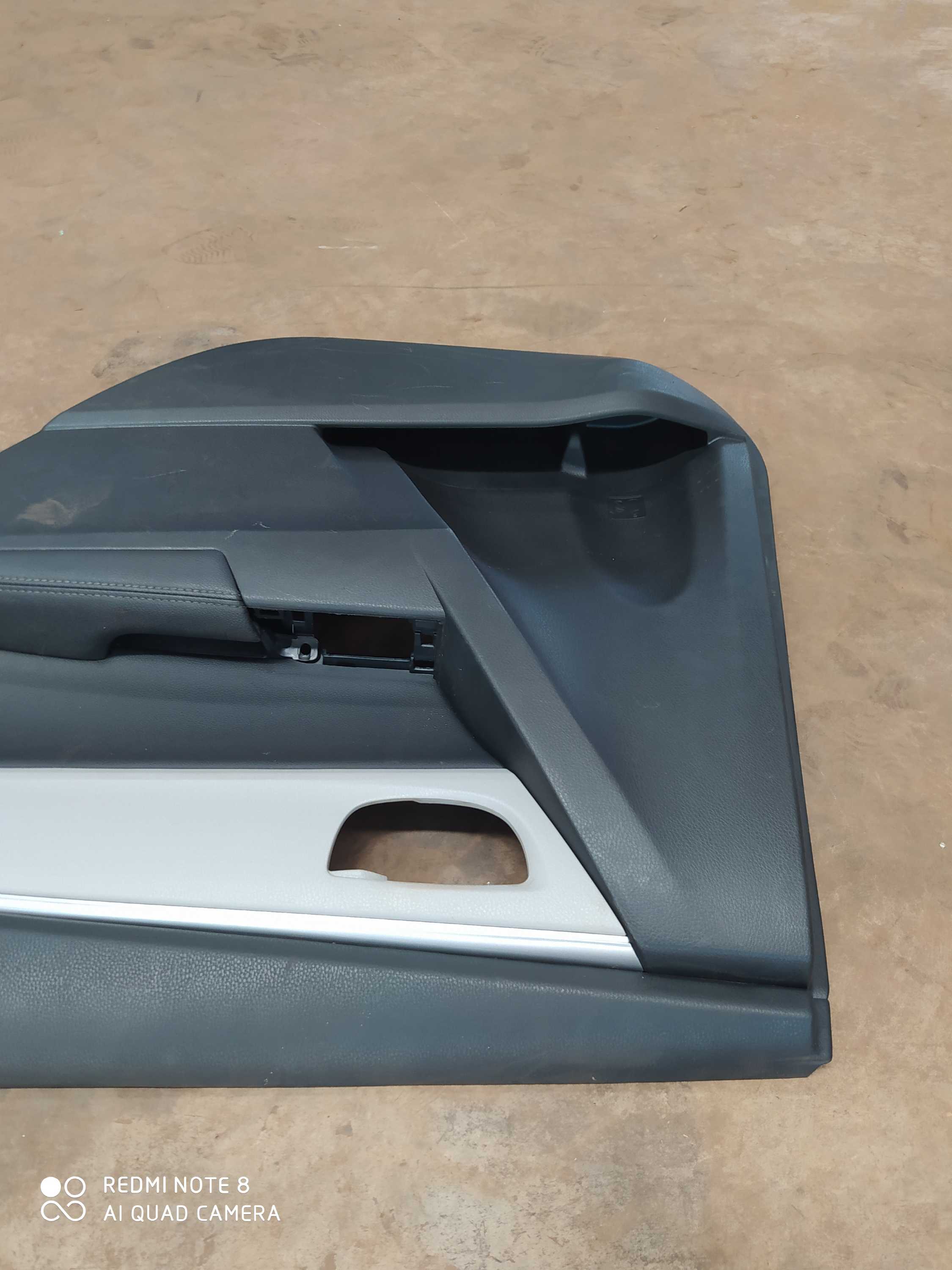 Forro De Porta Traseiro Direito Toyota Corolla Xei 2015 Preto E Cinza 2